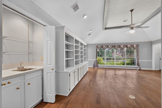 10005 Thornwood Drive, Shreveport, LA 71106