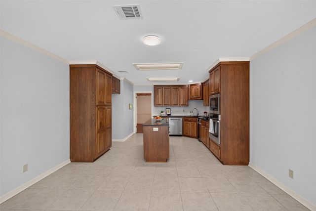10005 Thornwood Drive, Shreveport, LA 71106