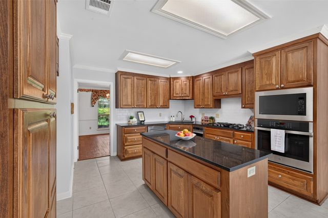 10005 Thornwood Drive, Shreveport, LA 71106
