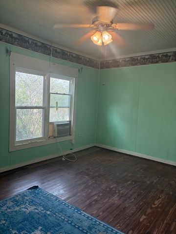 111 Lamar Street, Graham, TX 76450