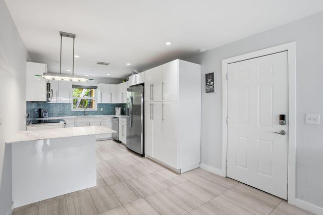 807 NE 1st Street 6w, Delray Beach, FL 33483