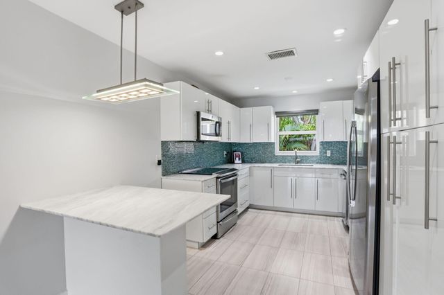 807 NE 1st Street 6w, Delray Beach, FL 33483