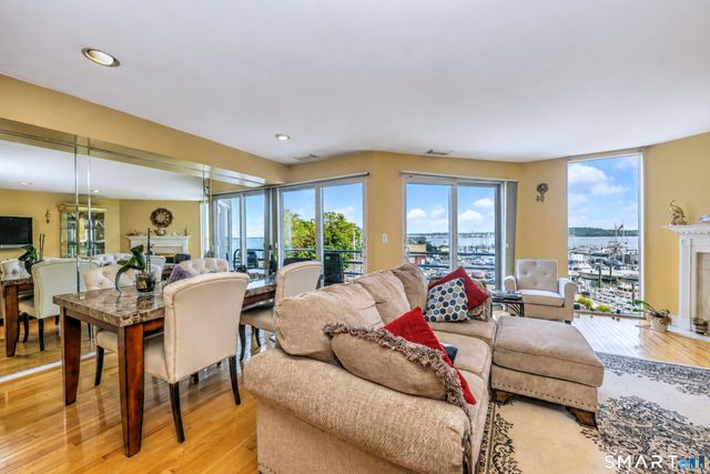 10 Harbour Close 10, New Haven, CT 06405