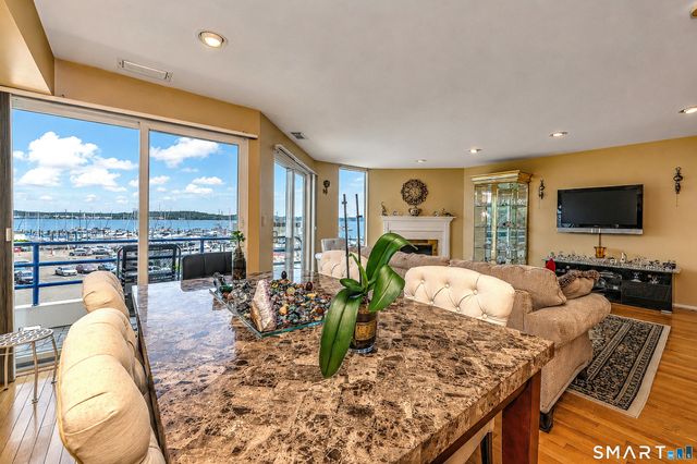 10 Harbour Close 10, New Haven, CT 06405