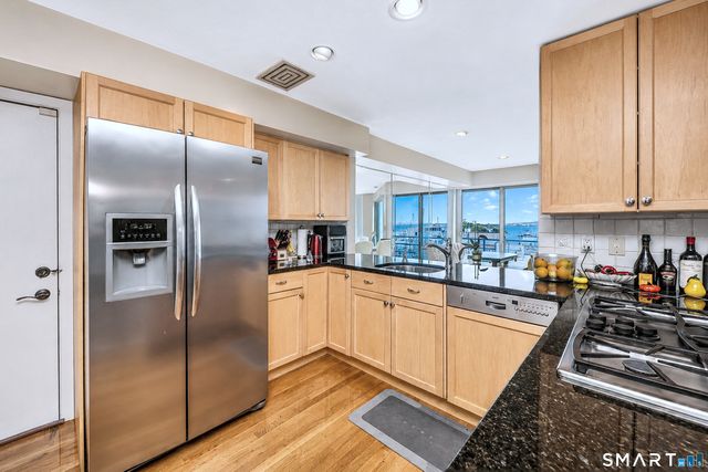 10 Harbour Close 10, New Haven, CT 06405