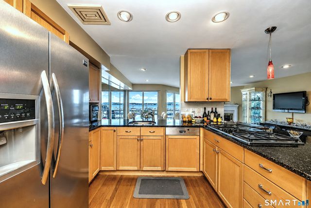 10 Harbour Close 10, New Haven, CT 06405