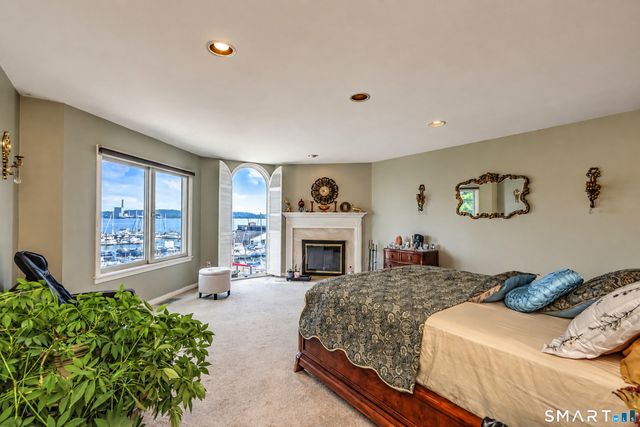 10 Harbour Close 10, New Haven, CT 06405