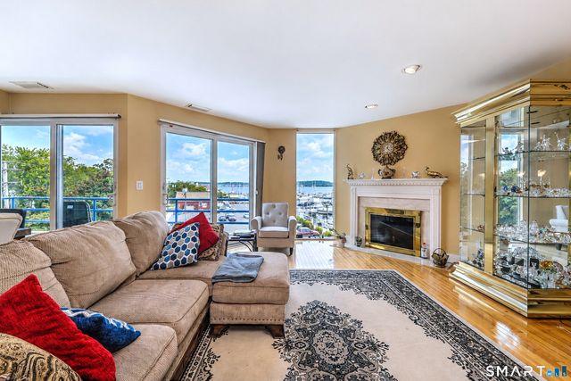 10 Harbour Close 10, New Haven, CT 06405