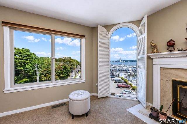 10 Harbour Close 10, New Haven, CT 06405