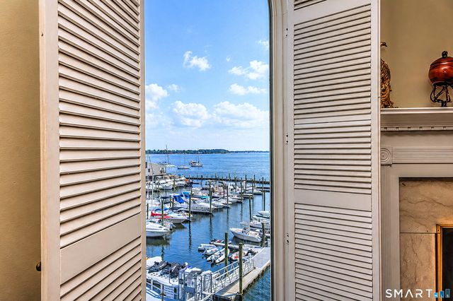 10 Harbour Close 10, New Haven, CT 06405
