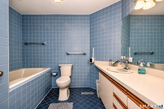 10 Harbour Close 10, New Haven, CT 06405