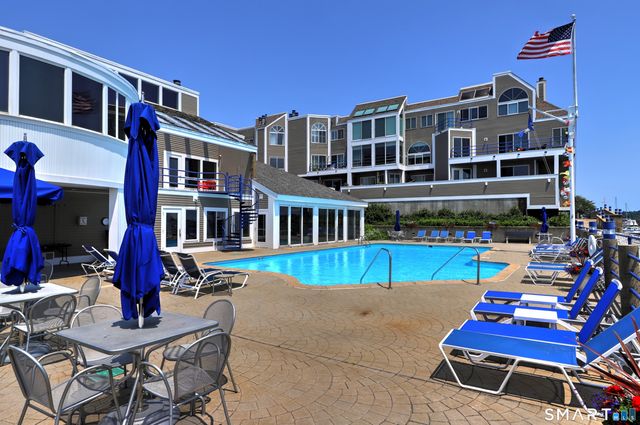 10 Harbour Close 10, New Haven, CT 06405