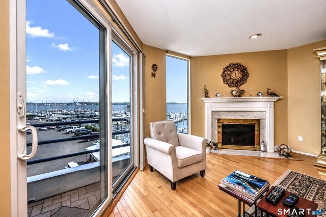 10 Harbour Close 10, New Haven, CT 06405