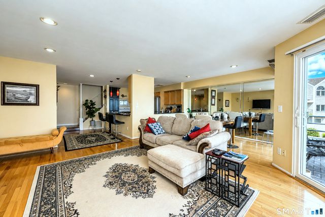 10 Harbour Close 10, New Haven, CT 06405
