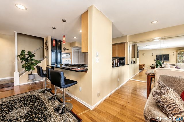 10 Harbour Close 10, New Haven, CT 06405