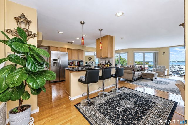 10 Harbour Close 10, New Haven, CT 06405