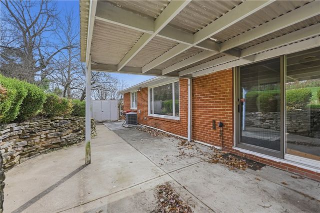 1243 Lakemont Dr, Mt Lebanon, PA 15243