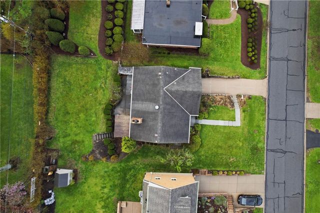 1243 Lakemont Dr, Mt Lebanon, PA 15243