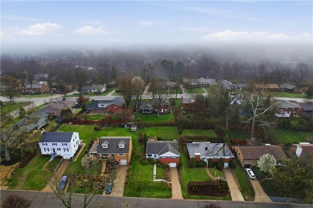 1243 Lakemont Dr, Mt Lebanon, PA 15243