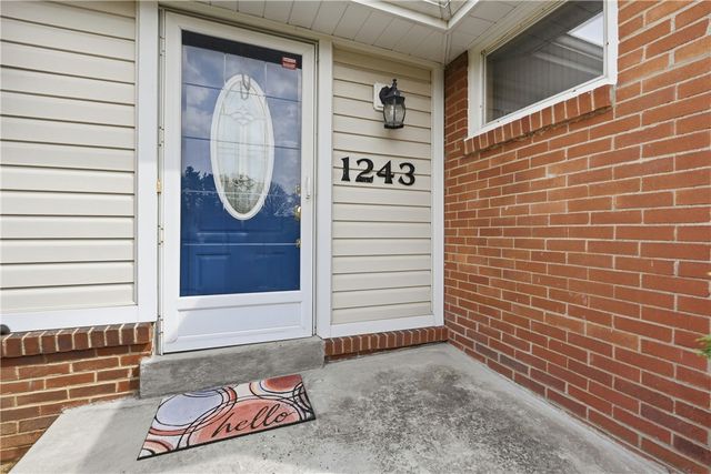 1243 Lakemont Dr, Mt Lebanon, PA 15243