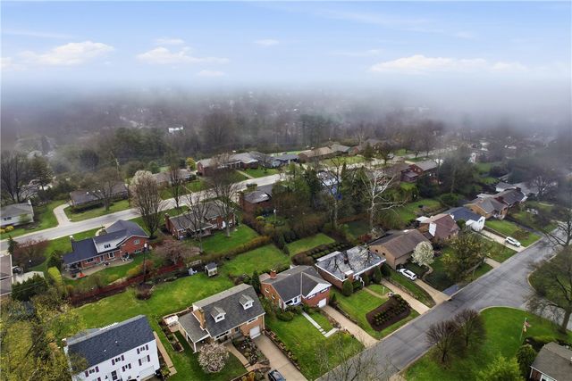 1243 Lakemont Dr, Mt Lebanon, PA 15243
