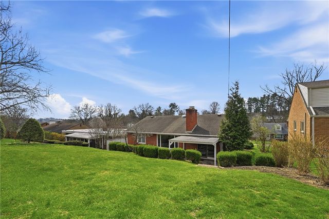 1243 Lakemont Dr, Mt Lebanon, PA 15243