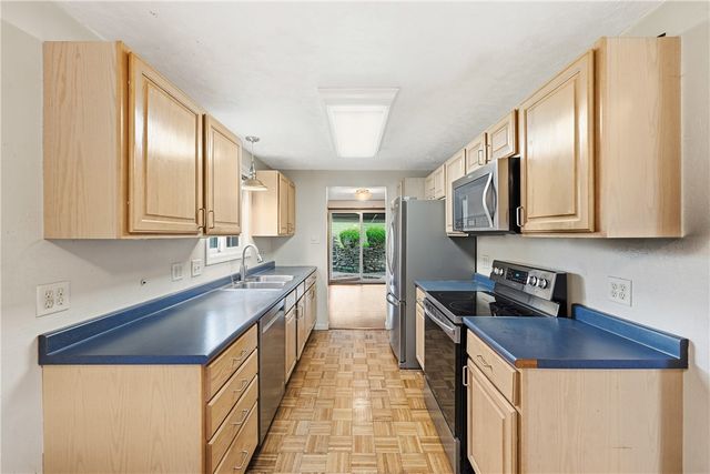 1243 Lakemont Dr, Mt Lebanon, PA 15243