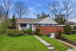 1243 Lakemont Dr, Mt Lebanon, PA 15243