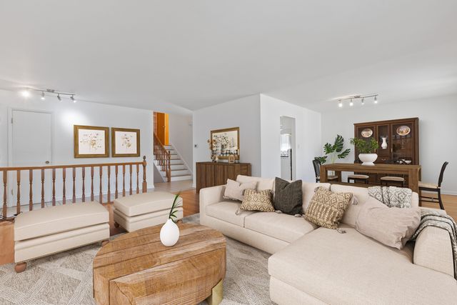 526 Laramie Avenue, Wilmette, IL 60091