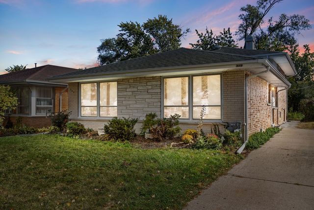 526 Laramie Avenue, Wilmette, IL 60091