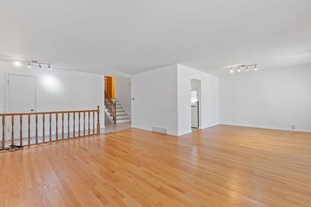 526 Laramie Avenue, Wilmette, IL 60091