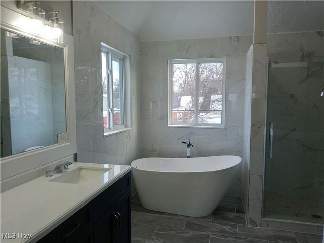 487 Parkside Drive, Bay Village, OH 44140