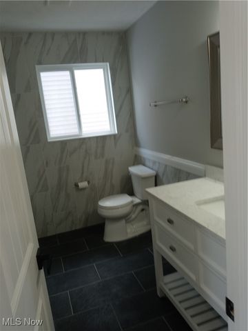 487 Parkside Drive, Bay Village, OH 44140