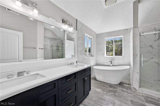 487 Parkside Drive, Bay Village, OH 44140