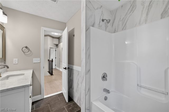 487 Parkside Drive, Bay Village, OH 44140