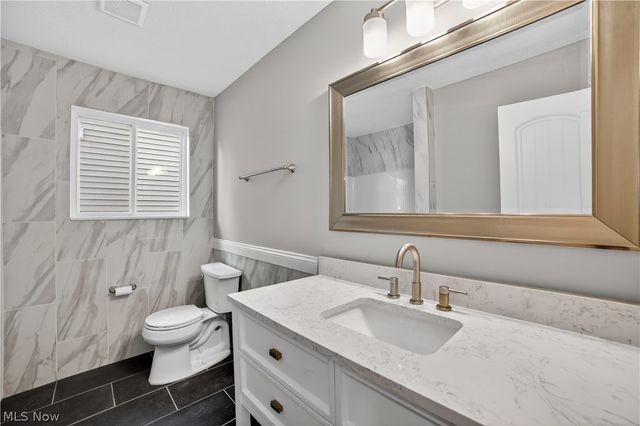 487 Parkside Drive, Bay Village, OH 44140