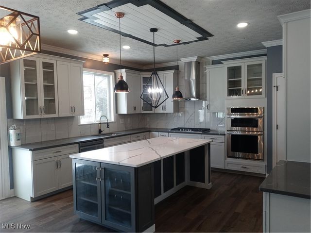 487 Parkside Drive, Bay Village, OH 44140