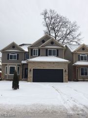 487 Parkside Drive, Bay Village, OH 44140