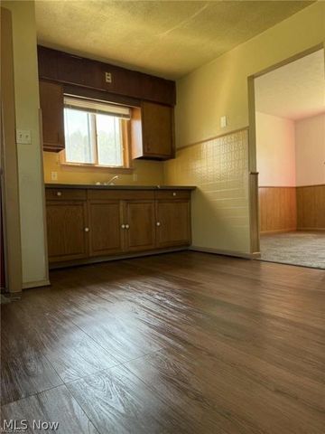 217 S Jackson Street, Youngstown, OH 44506