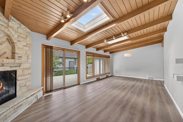 807 Wahner PLACE, Bayside, WI 53217