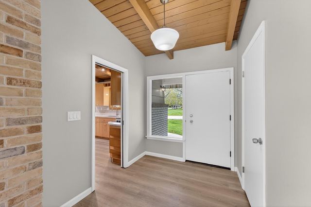 807 Wahner PLACE, Bayside, WI 53217