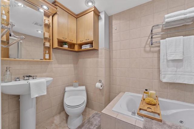 807 Wahner PLACE, Bayside, WI 53217