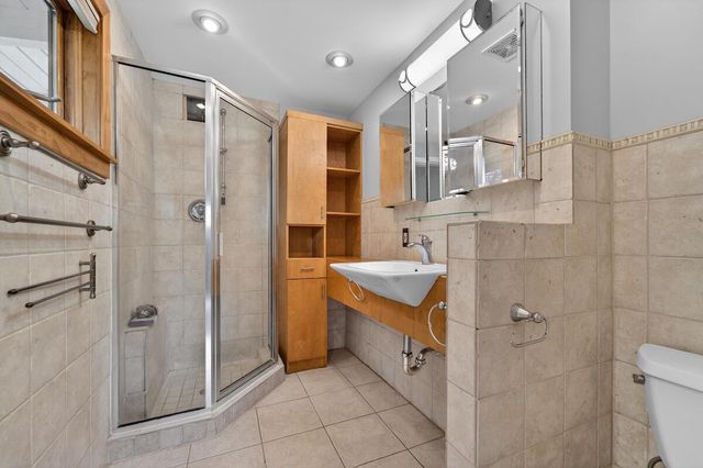 807 Wahner PLACE, Bayside, WI 53217