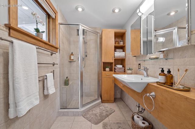 807 Wahner PLACE, Bayside, WI 53217