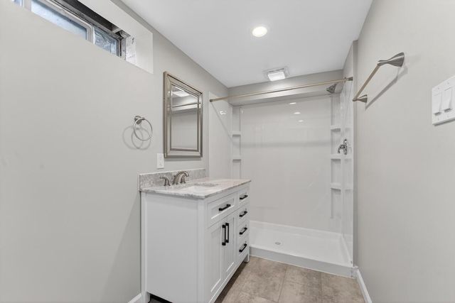 807 Wahner PLACE, Bayside, WI 53217