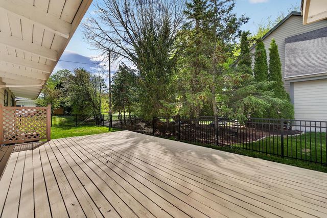 807 Wahner PLACE, Bayside, WI 53217