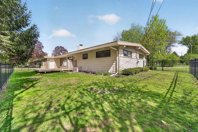 807 Wahner PLACE, Bayside, WI 53217