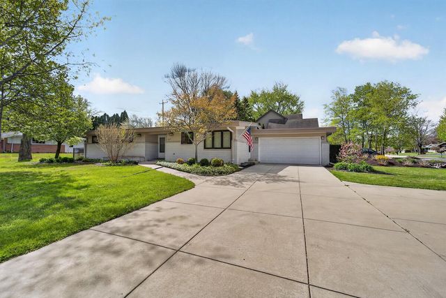 807 Wahner PLACE, Bayside, WI 53217