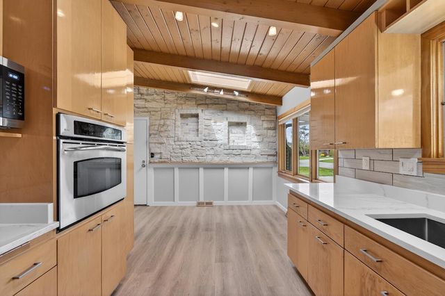 807 Wahner PLACE, Bayside, WI 53217