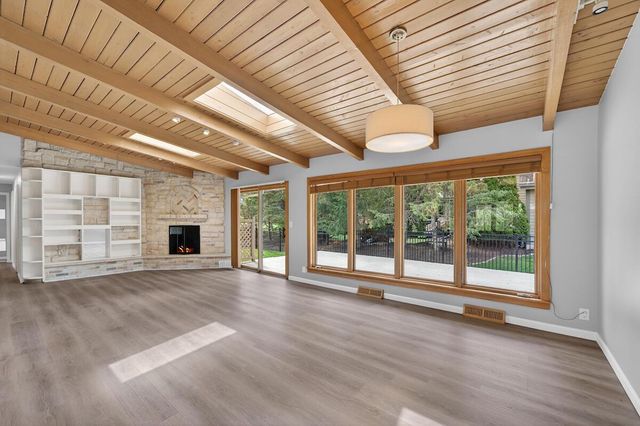 807 Wahner PLACE, Bayside, WI 53217